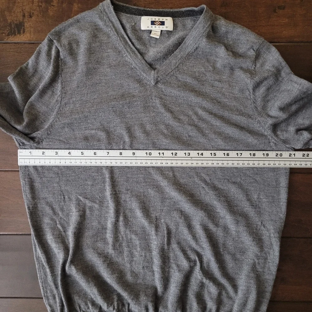 Joseph Abboud Mens XL‎ Gray 100% Merino Wool V-Neck Sweater Modern Fit Preppy